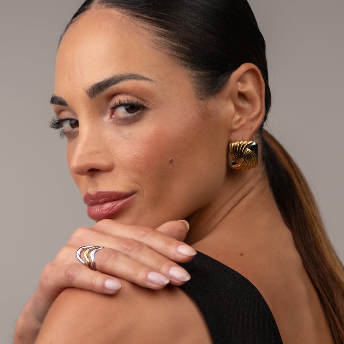 Earrings Spiral Square Two-Tone Gold and Silver – Meiva earrings view 2