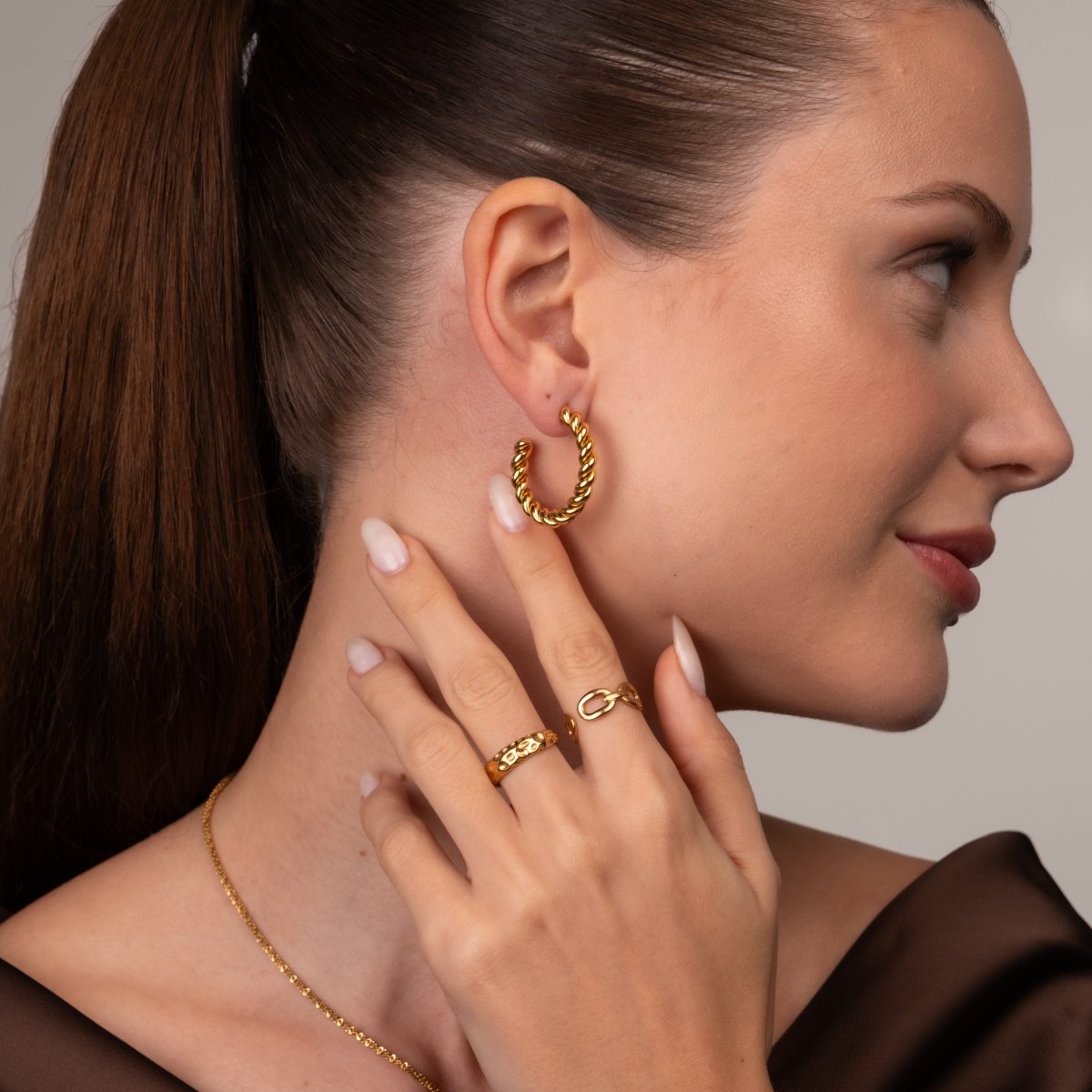 Earrings Twist 18K Gold-Plated Earring in 18K gold-plated – Meiva earrings view 3