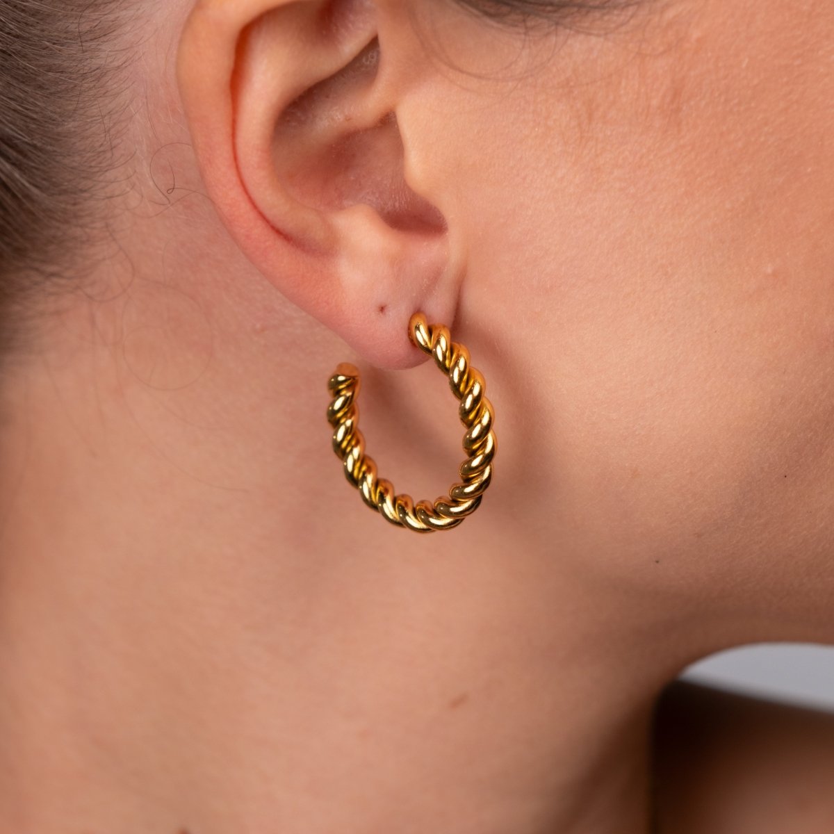 Earrings Twist 18K Gold-Plated Earring in 18K gold-plated – Meiva earrings view 5