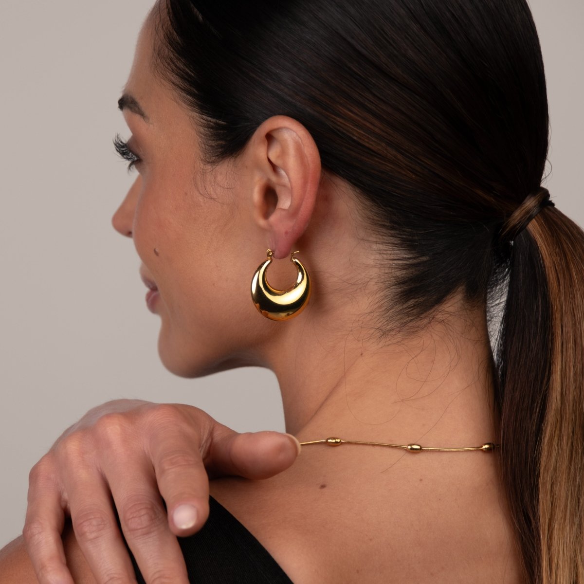 Earrings Bold Eva 18K Gold-Plated Hoop in 18K gold-plated – Meiva earrings view 4