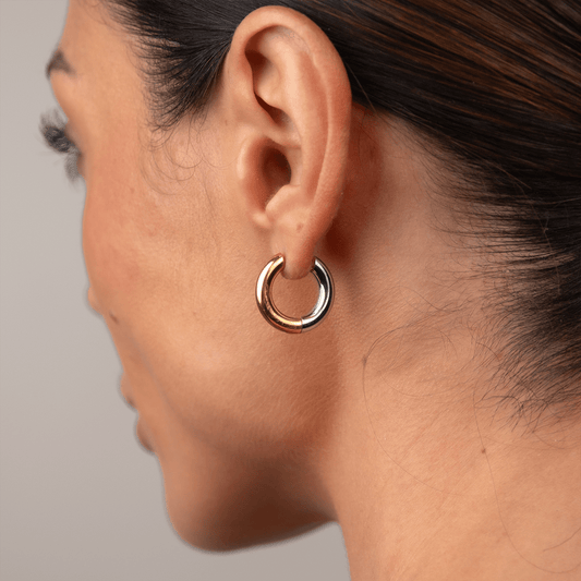 Earrings Contrast 18K Gold-Plated Hoop in 18K gold-plated – Meiva earrings view 2