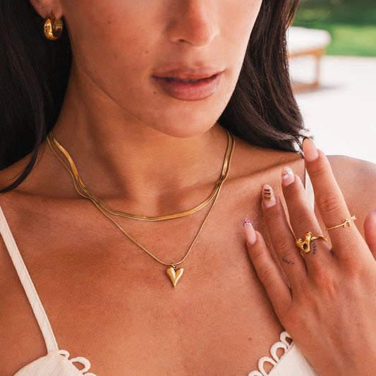 Set Sculpted Heart Necklace 18K Gold Plated in 18K gold-plated – Meiva necklace view 2