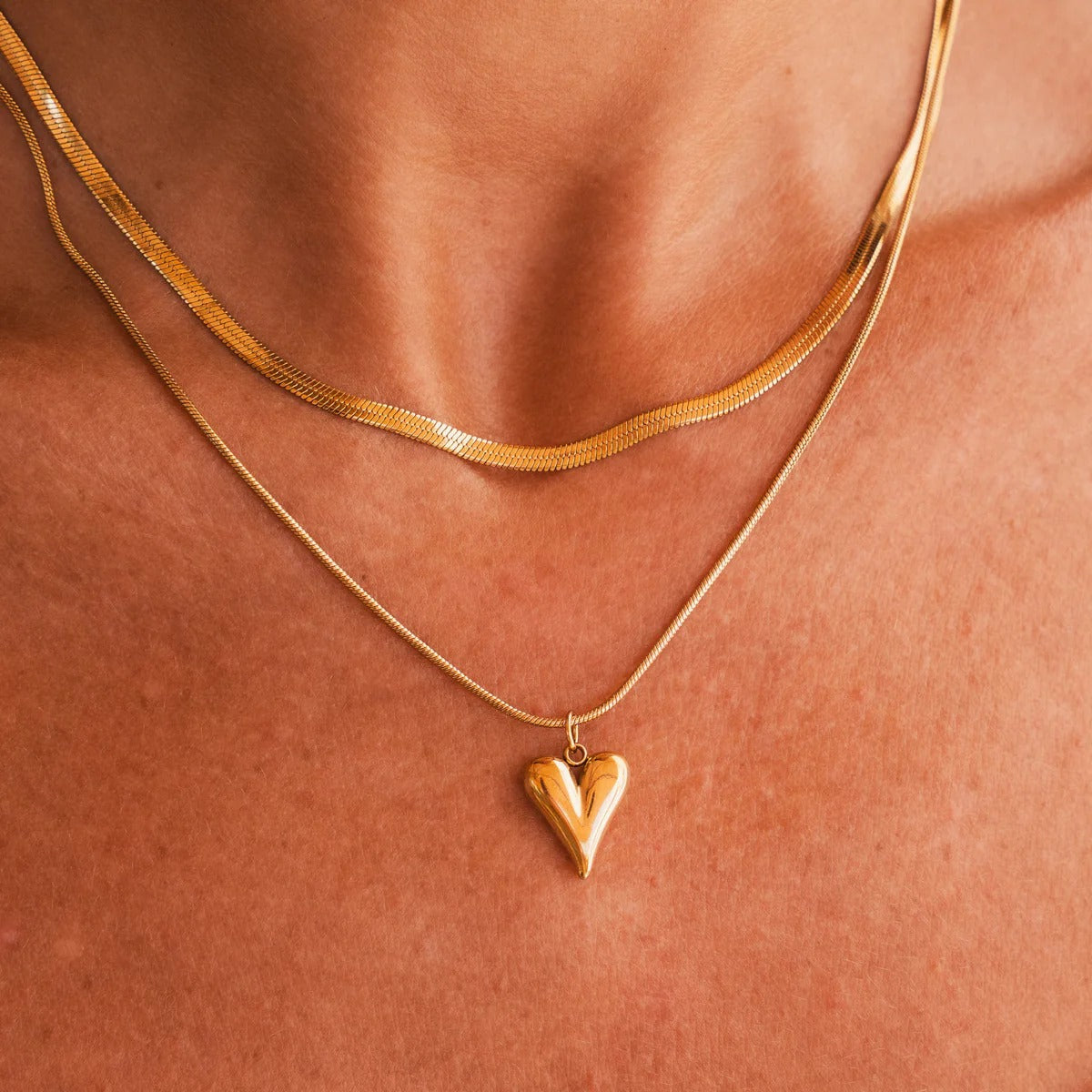 Set Sculpted Heart Necklace 18K Gold Plated in 18K gold-plated – Meiva necklace view 4