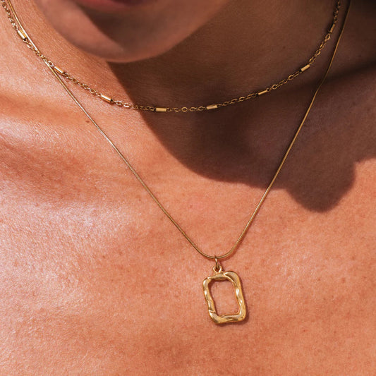Set Abstract Pendant Necklace 18K Gold Plated in 18K gold-plated – Meiva necklace view 2