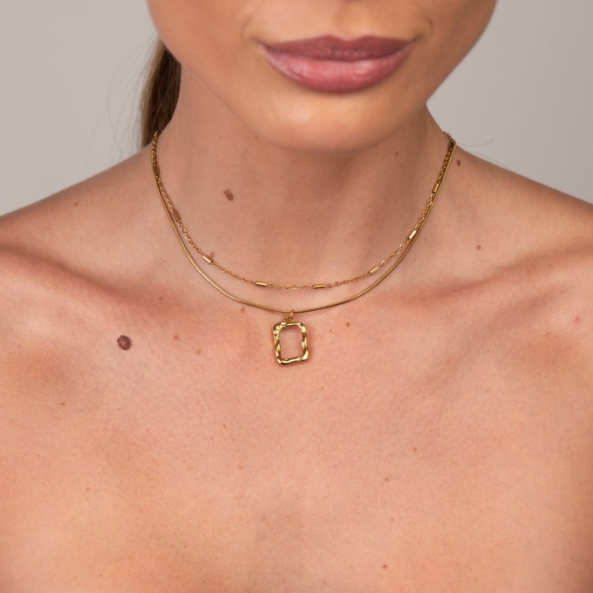 Set Abstract Pendant Necklace 18K Gold Plated in 18K gold-plated – Meiva necklace view 3