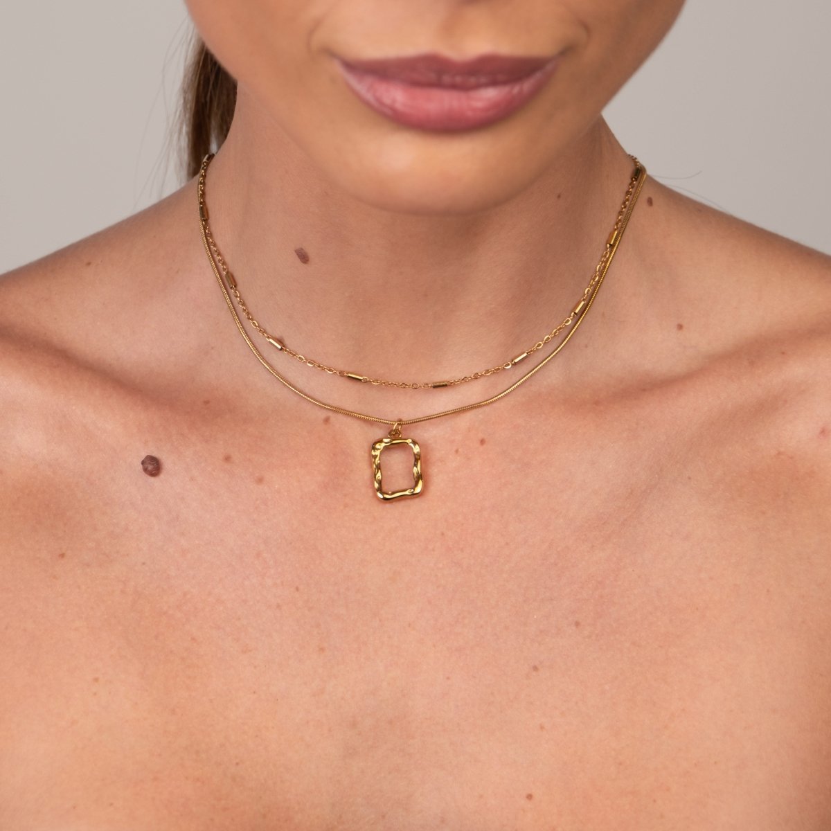 Set Abstract Pendant Necklace 18K Gold Plated in 18K gold-plated – Meiva necklace view 4