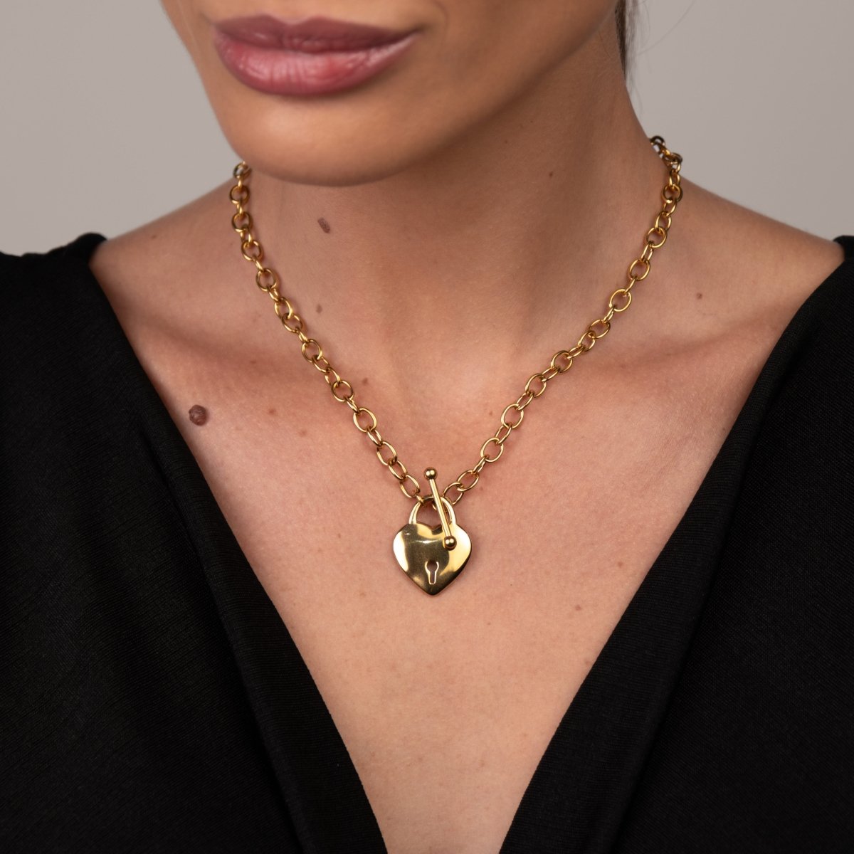 Necklace Eternal Love Heart 18K Gold Plated in 18K gold-plated – Meiva necklace view 3