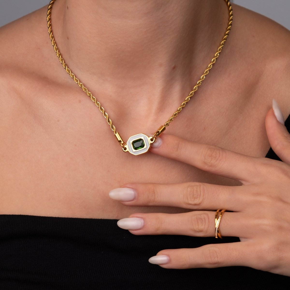 Necklace Aura Emerald 18K Gold Plated in 18K gold-plated – Meiva necklace view 3