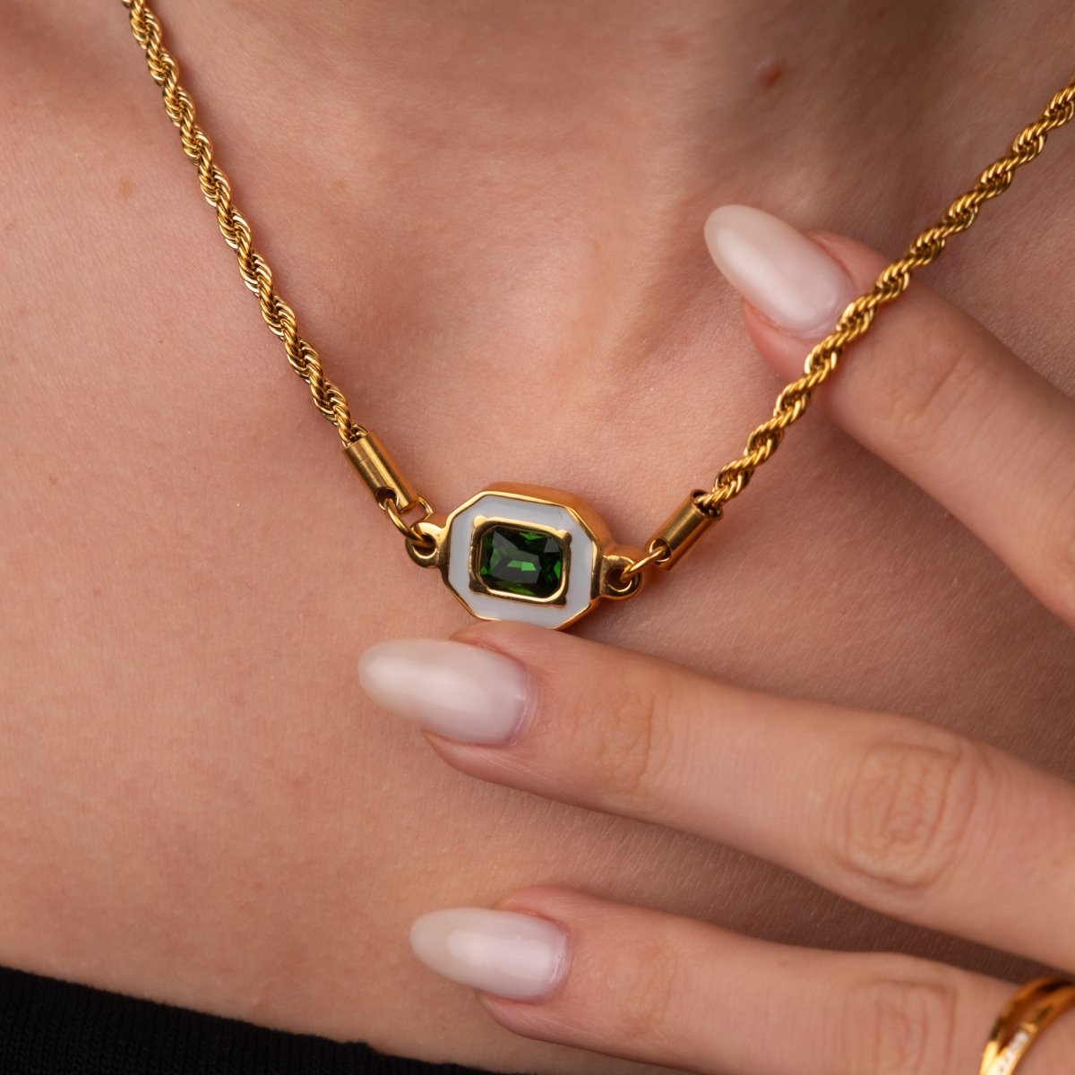 Necklace Aura Emerald 18K Gold Plated in 18K gold-plated – Meiva necklace view 4