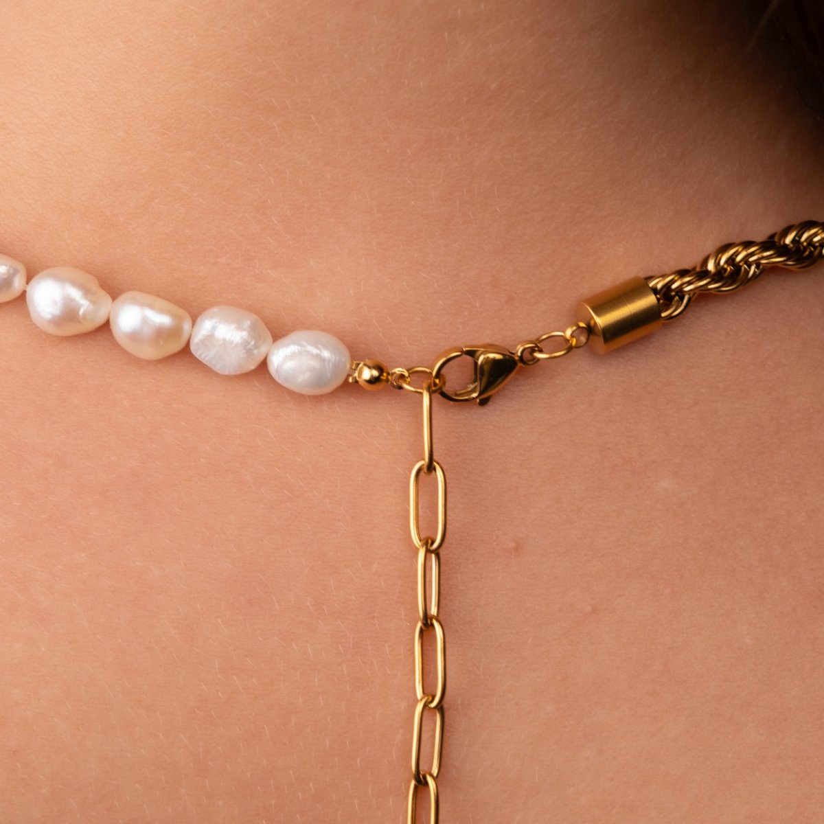 Necklace Brazilian Pearl 18K Gold Plated in 18K gold-plated, pearl – Meiva necklace view 3