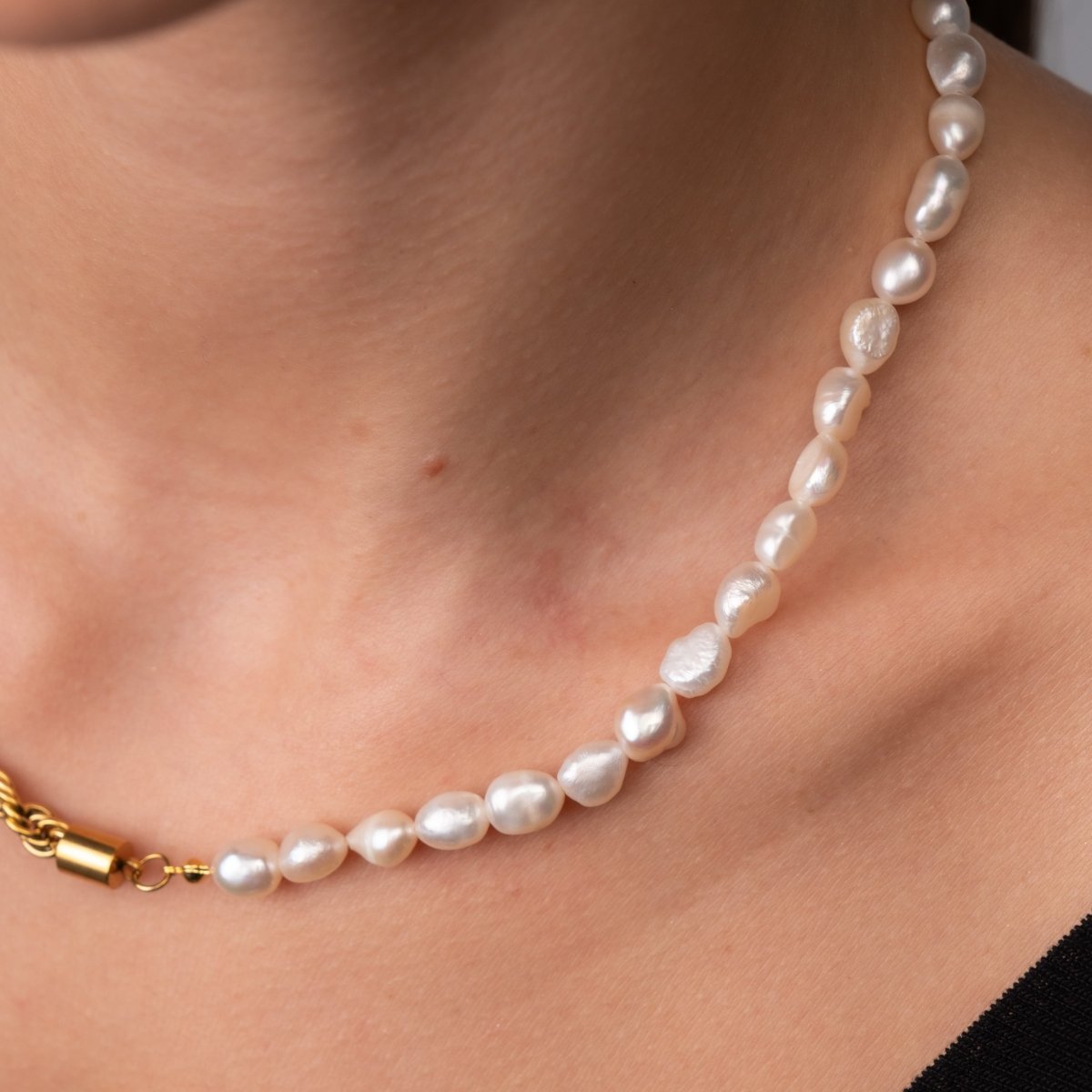 Necklace Brazilian Pearl 18K Gold Plated in 18K gold-plated, pearl – Meiva necklace view 6