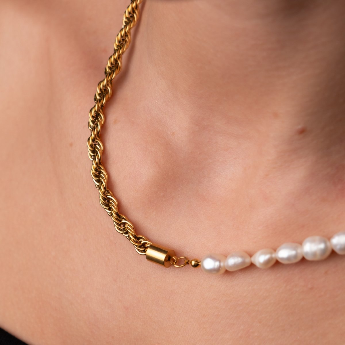 Necklace Brazilian Pearl 18K Gold Plated in 18K gold-plated, pearl – Meiva necklace view 9