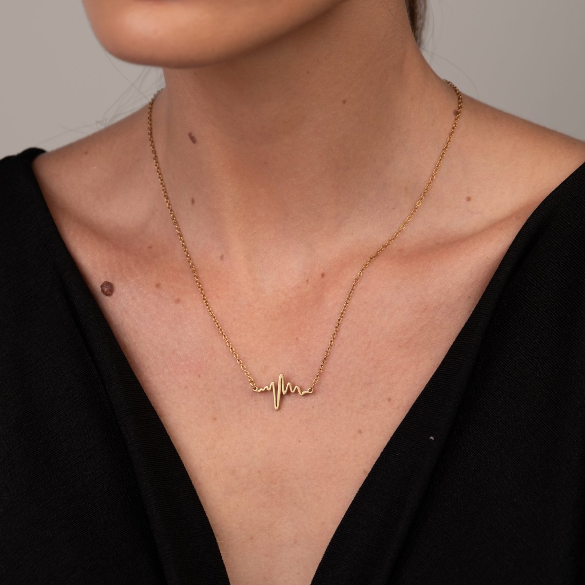 Necklace Life Heartbeat Pendant 18K Gold-Plated in 18K gold-plated – Meiva necklace view 3