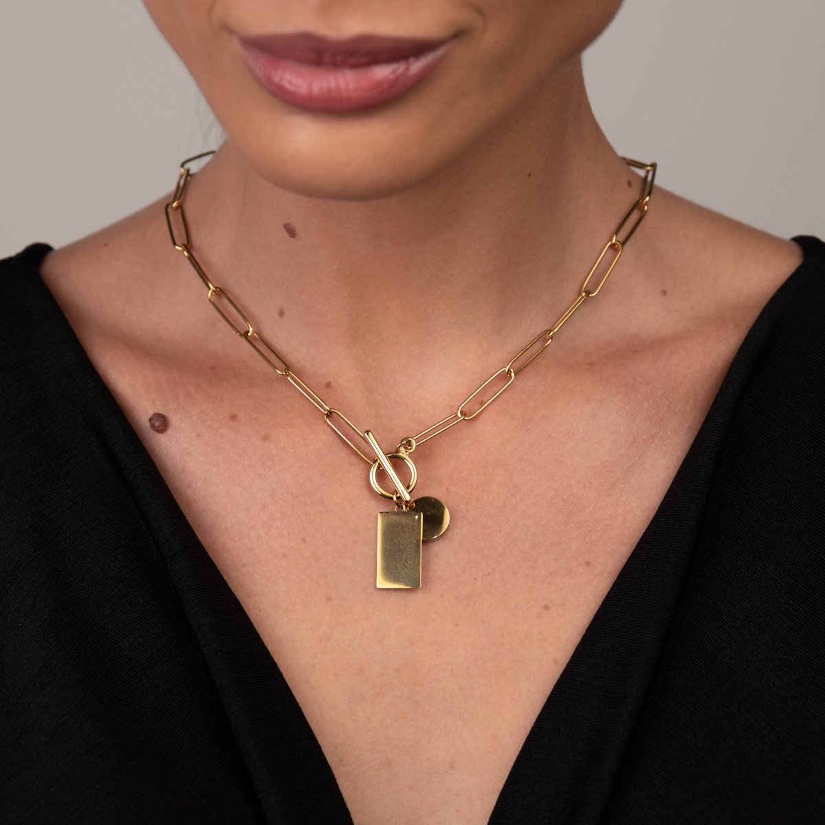 Necklace Smooth Geometric Pendant Chain 18K Gold-Plated in 18K gold-plated – Meiva necklace view 4