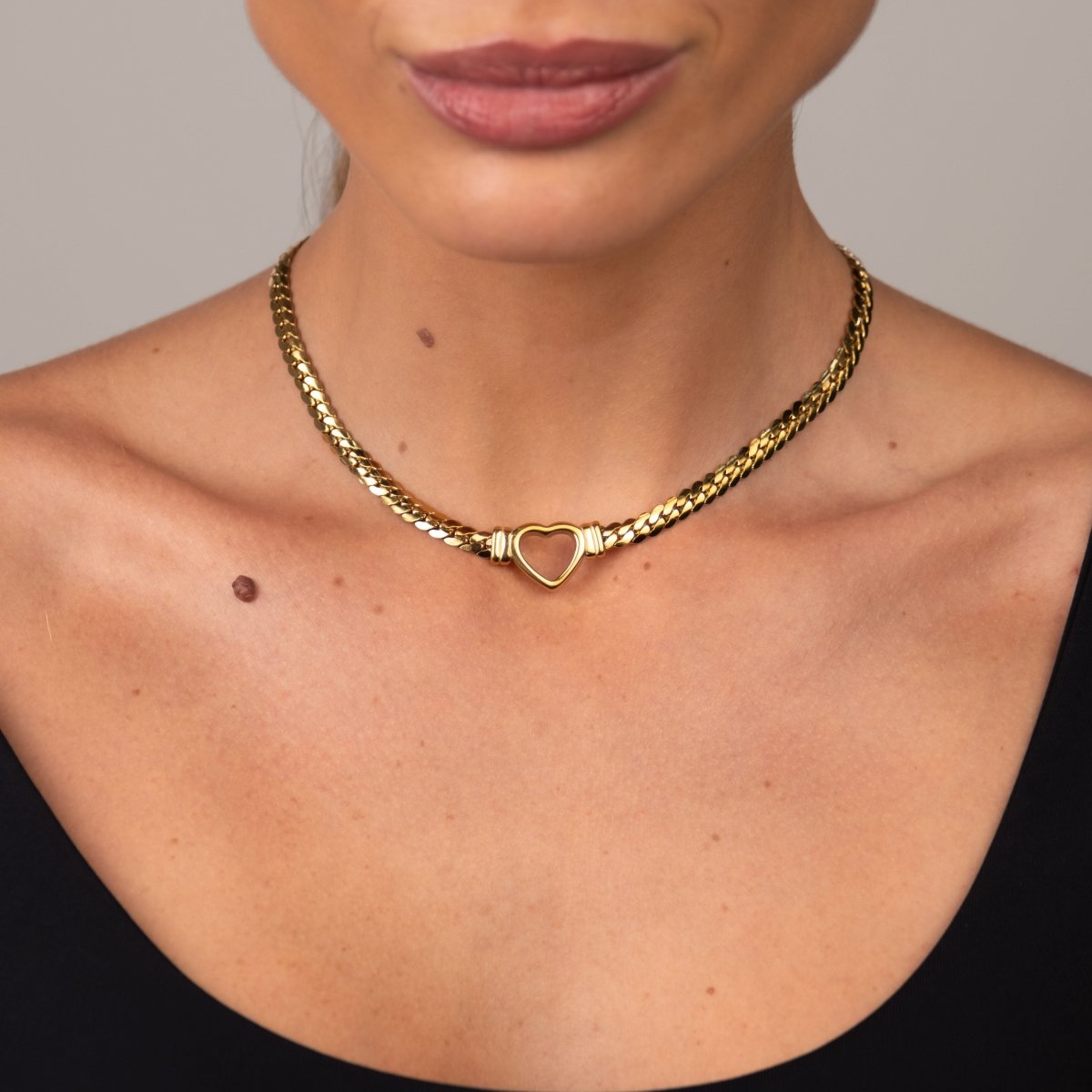 Necklace Minimalist Heart Choker 18K Gold-Plated in 18K gold-plated – Meiva necklace view 2
