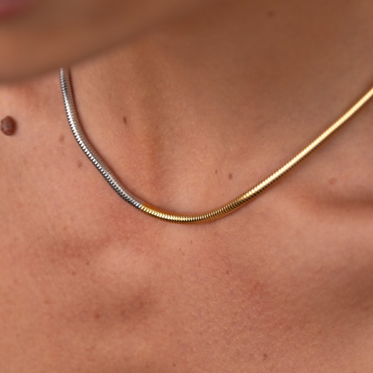 Necklace Contrast Mesh 18K Gold-Plated in 18K gold-plated – Meiva necklace view 3
