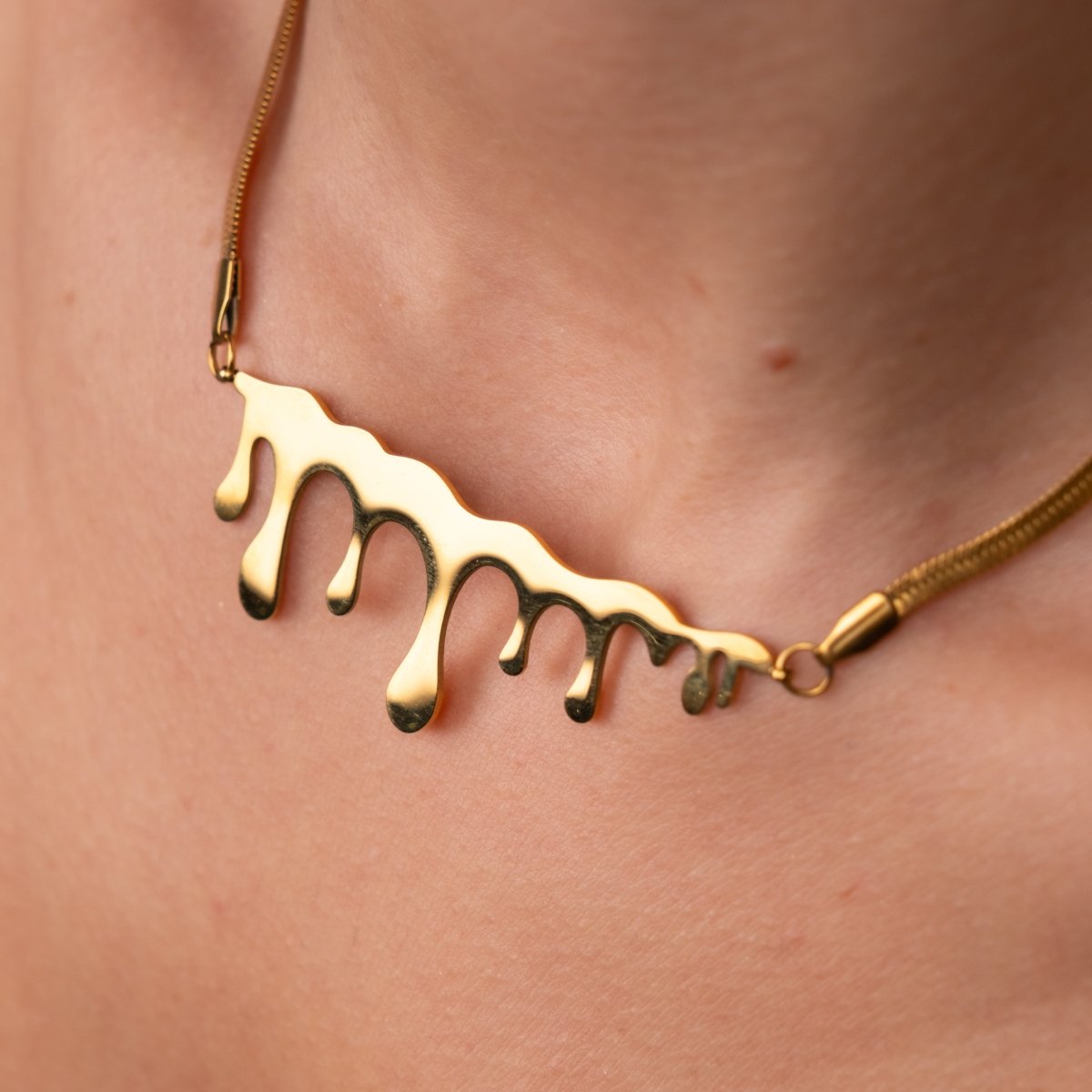 Necklace Minimalist Honeycomb 18K Gold-Plated in 18K gold-plated – Meiva necklace view 3