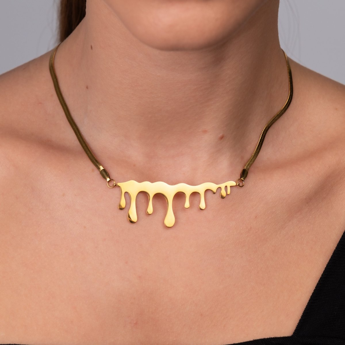 Necklace Minimalist Honeycomb 18K Gold-Plated in 18K gold-plated – Meiva necklace view 5