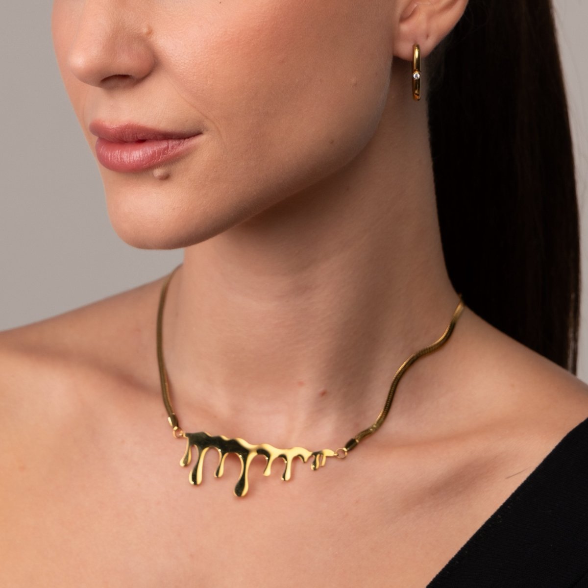 Necklace Minimalist Honeycomb 18K Gold-Plated in 18K gold-plated – Meiva necklace view 6