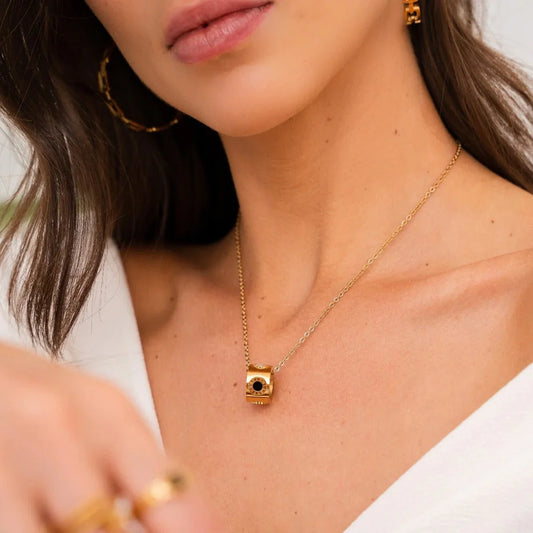 Necklace Roman Numeral Rotating 18K Gold-Plated in 18K gold-plated – Meiva necklace view 2