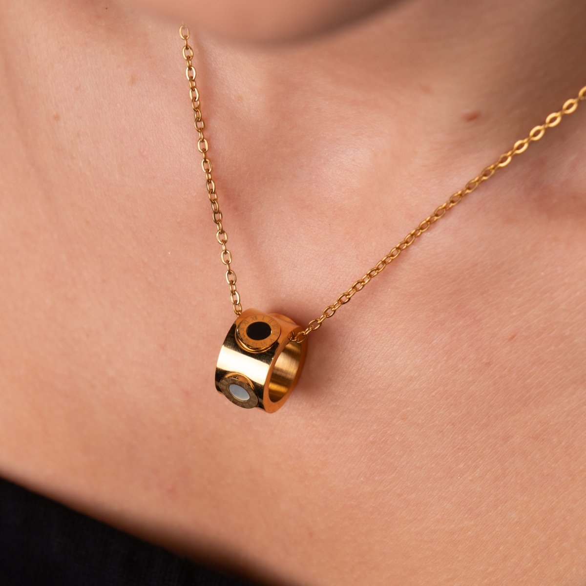 Necklace Roman Numeral Rotating 18K Gold-Plated in 18K gold-plated – Meiva necklace view 4