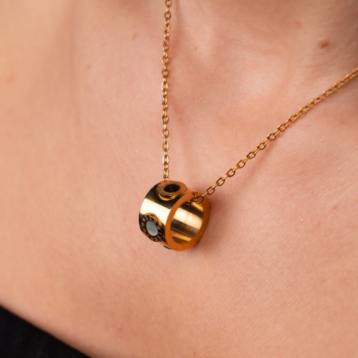 Necklace Roman Numeral Rotating 18K Gold-Plated in 18K gold-plated – Meiva necklace view 5
