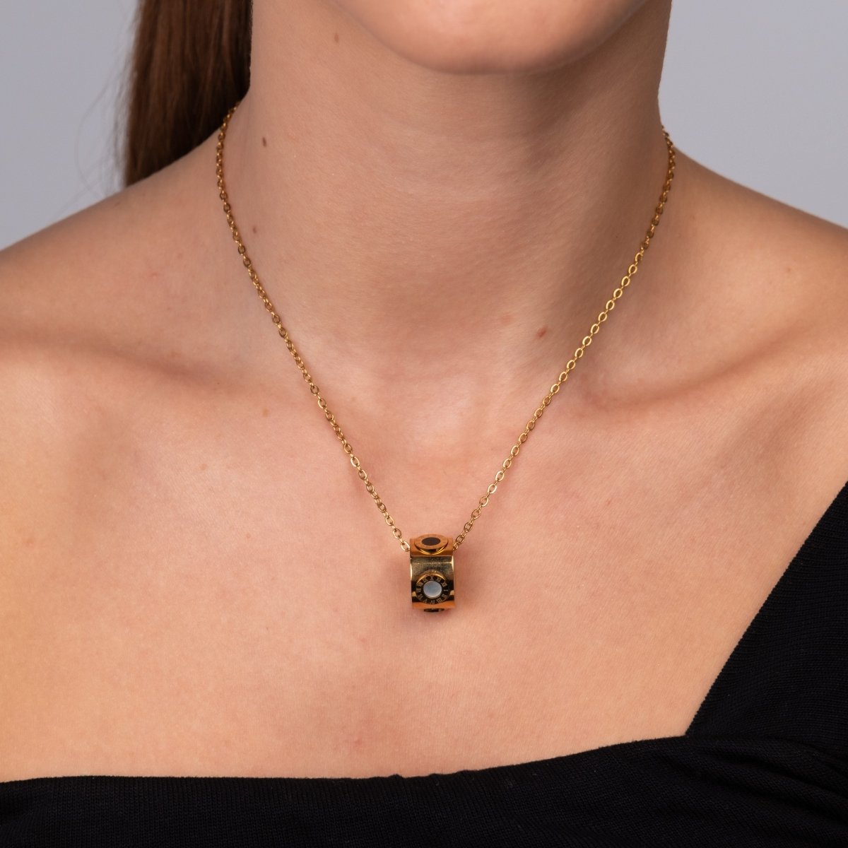 Necklace Roman Numeral Rotating 18K Gold-Plated in 18K gold-plated – Meiva necklace view 6