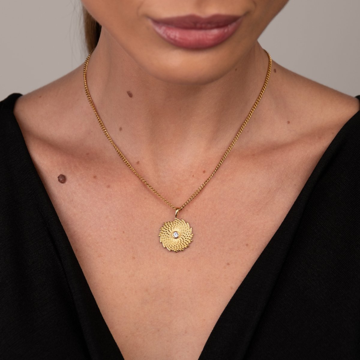 Necklace Glow 18K Gold-Plated in 18K gold-plated – Meiva necklace view 4