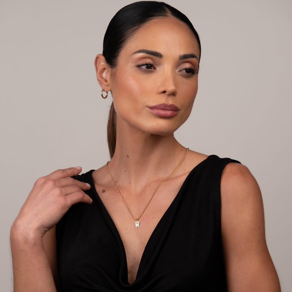 Necklace Chain Initial Letter 18K Gold-Plated in 18K gold-plated – Meiva necklace view 3