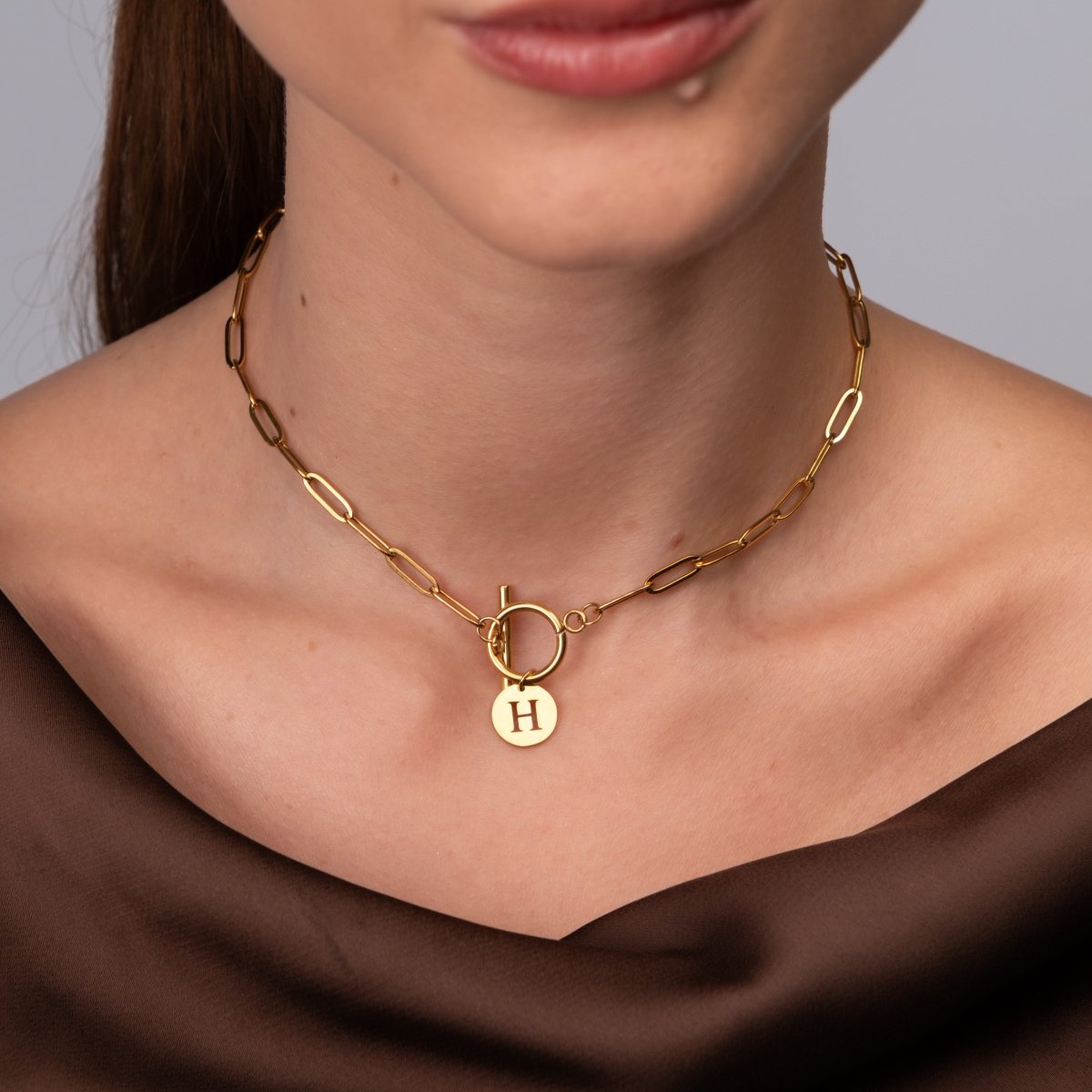 Necklace Clip Chain Initial Letter 18K Gold Plated in 18K gold-plated – Meiva necklace view 4