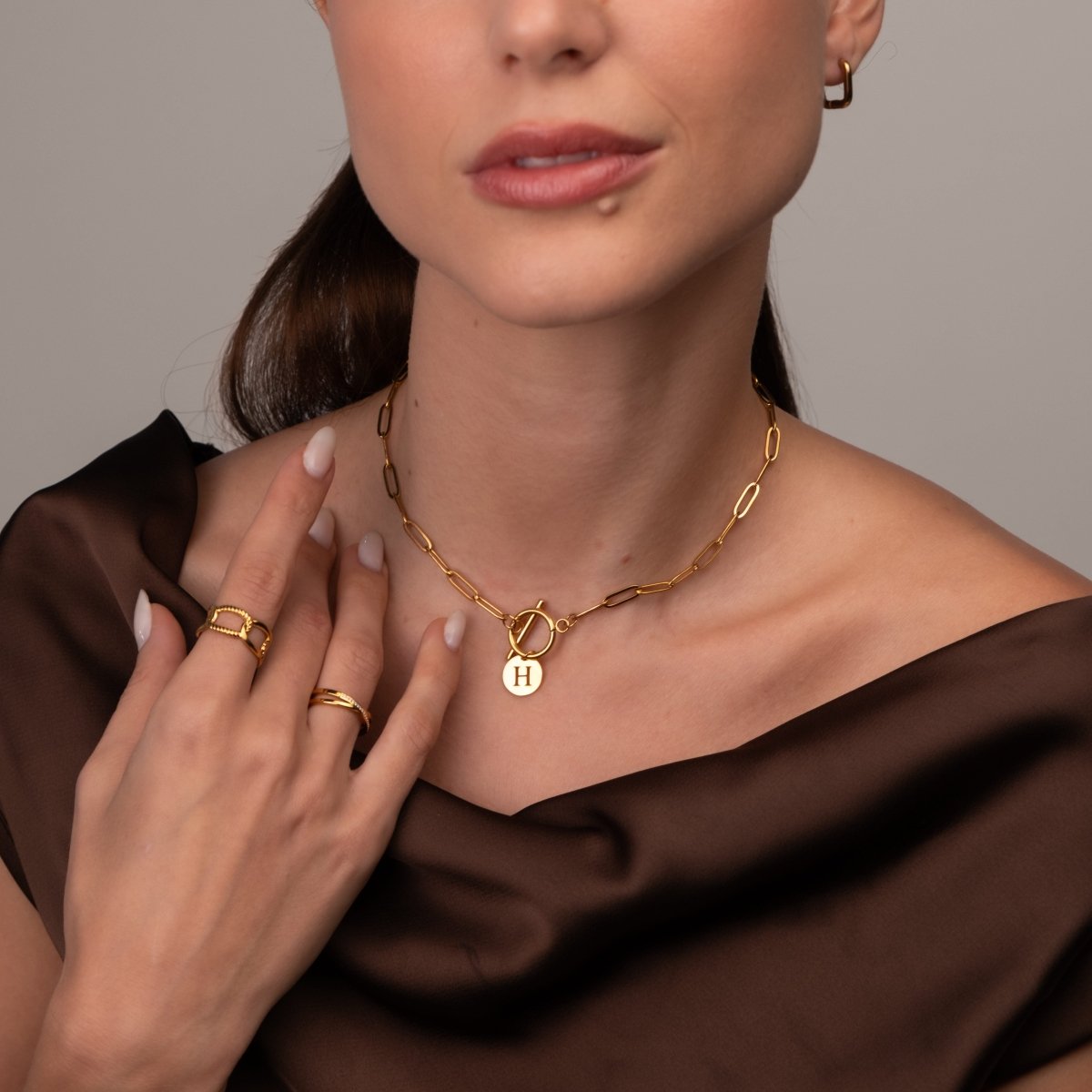 Necklace Clip Chain Initial Letter 18K Gold Plated in 18K gold-plated – Meiva necklace view 5