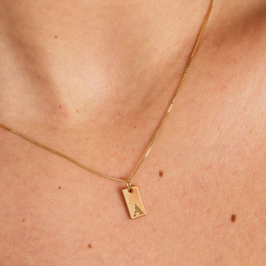 Necklace Minimal Initial Letter 18K Gold-Plated in 18K gold-plated – Meiva necklace view 2