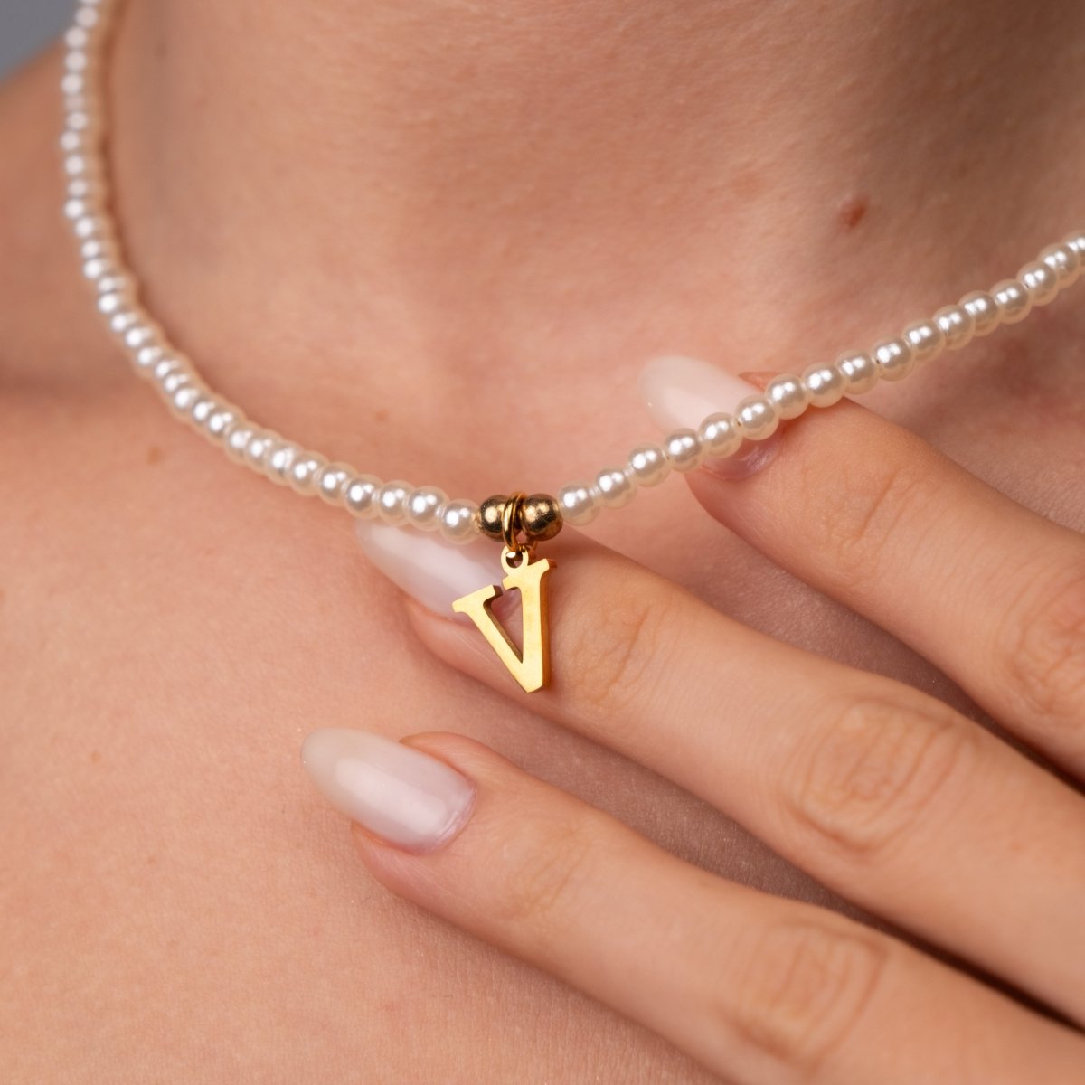 Necklace Pearl Initial Letter 18K Gold-Plated in 18K gold-plated, pearl – Meiva necklace view 3