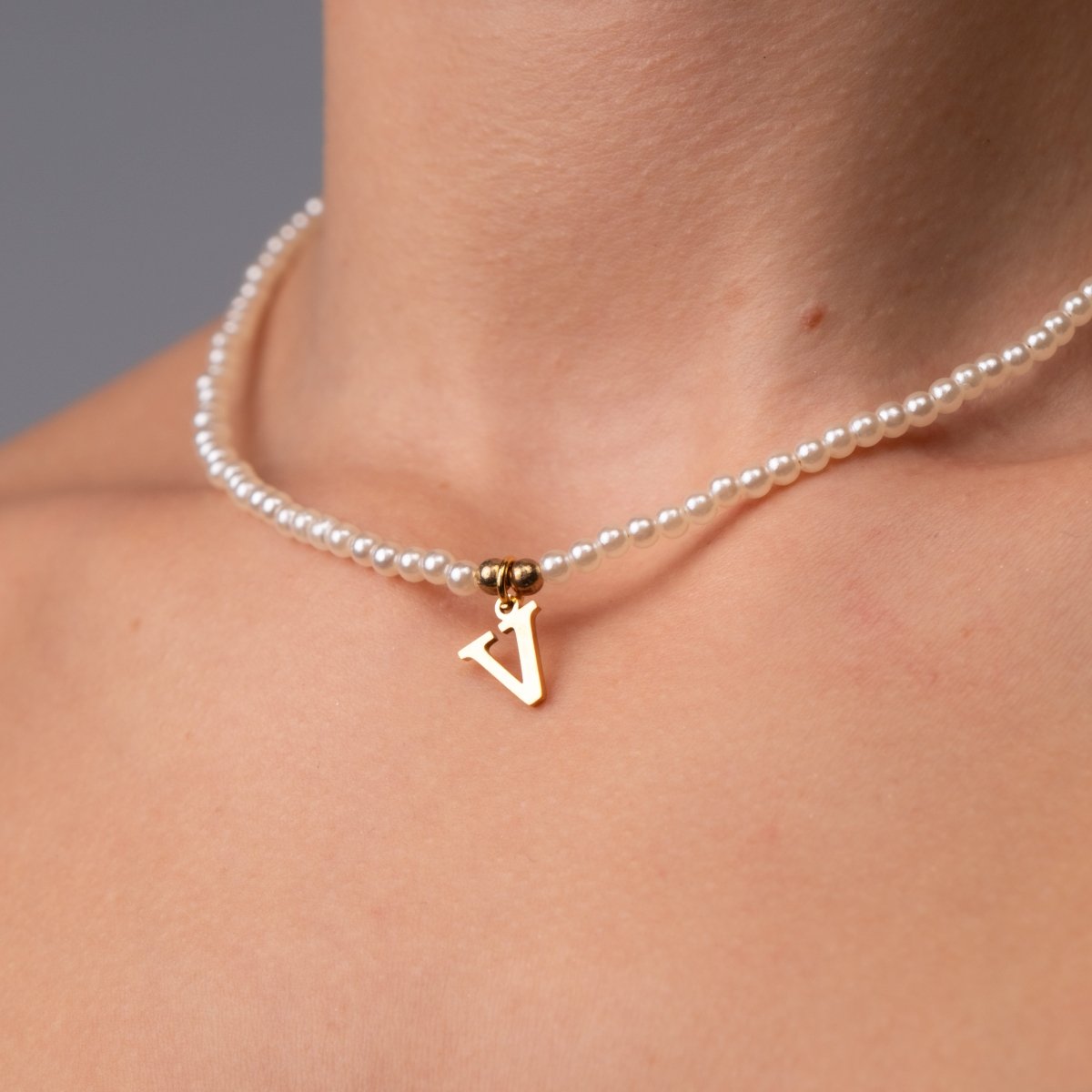 Necklace Pearl Initial Letter 18K Gold-Plated in 18K gold-plated, pearl – Meiva necklace view 4