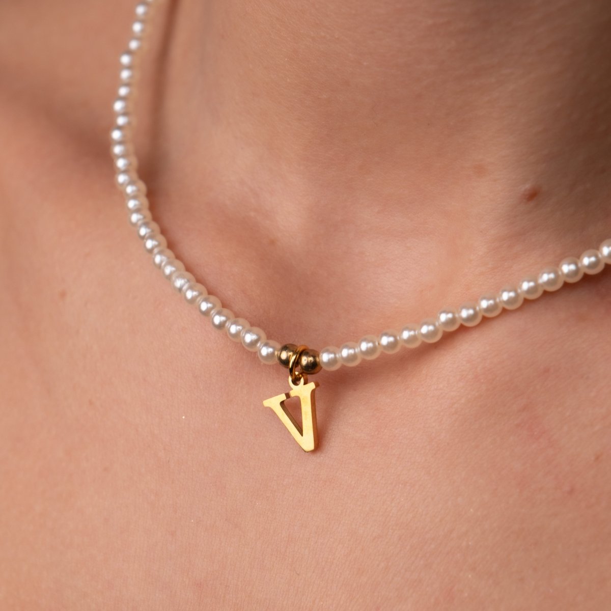 Necklace Pearl Initial Letter 18K Gold-Plated in 18K gold-plated, pearl – Meiva necklace view 5