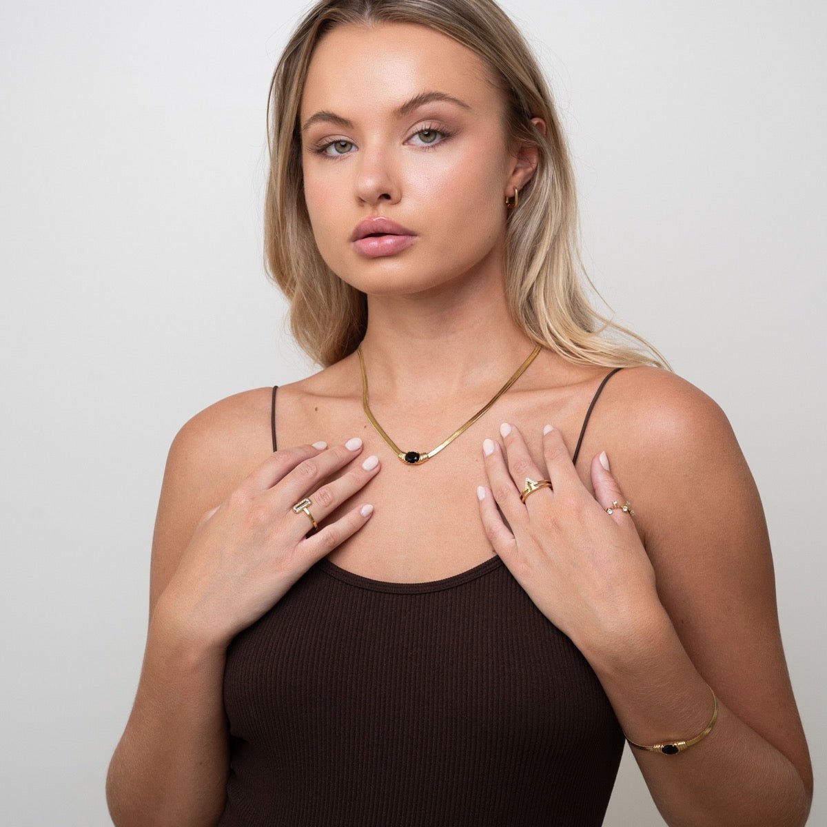 Necklace Mesh Onyx Stone 18K Gold-Plated in 18K gold-plated – Meiva necklace view 3