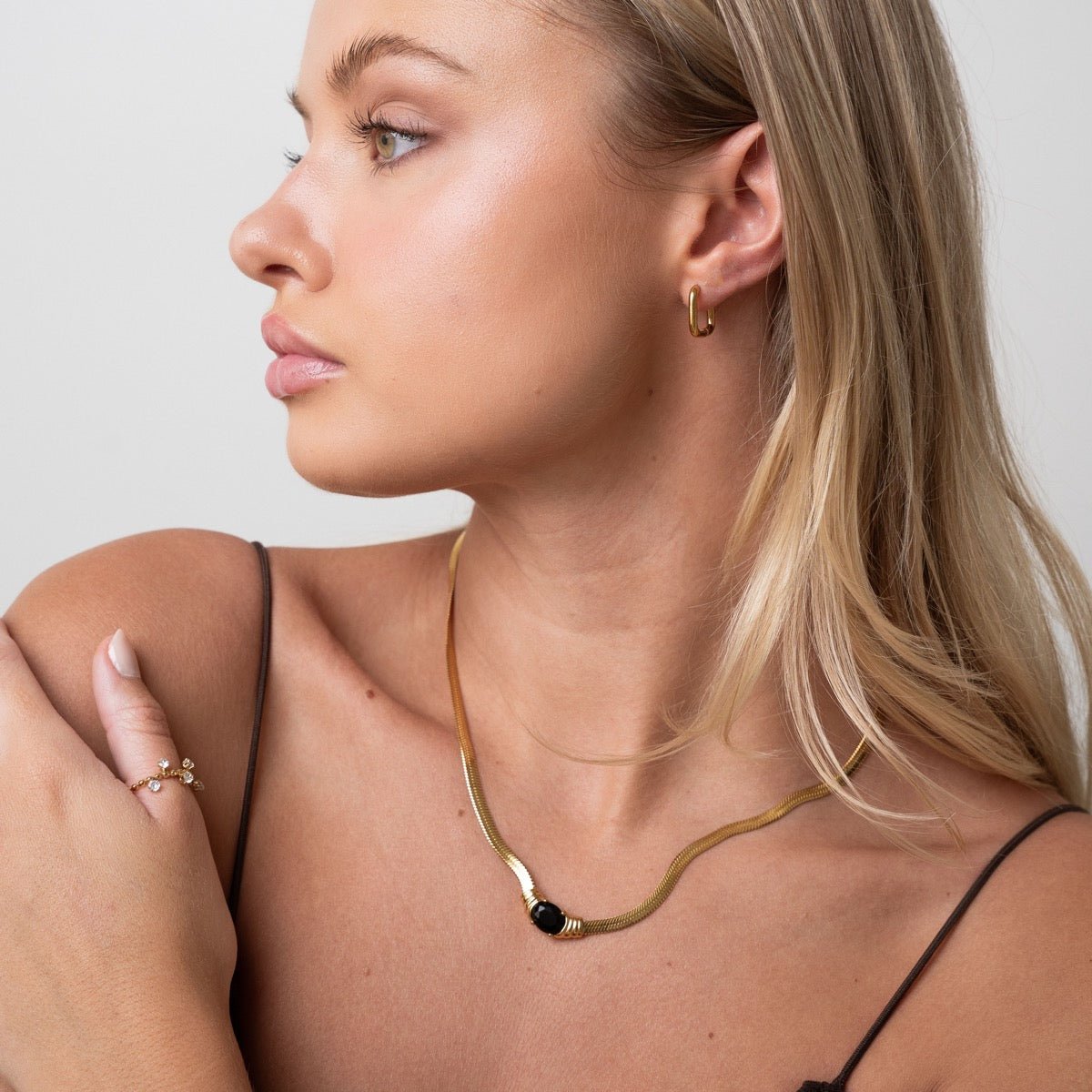 Necklace Mesh Onyx Stone 18K Gold-Plated in 18K gold-plated – Meiva necklace view 4