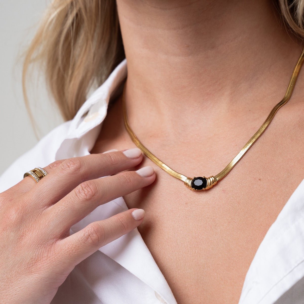 Necklace Mesh Onyx Stone 18K Gold-Plated in 18K gold-plated – Meiva necklace view 5