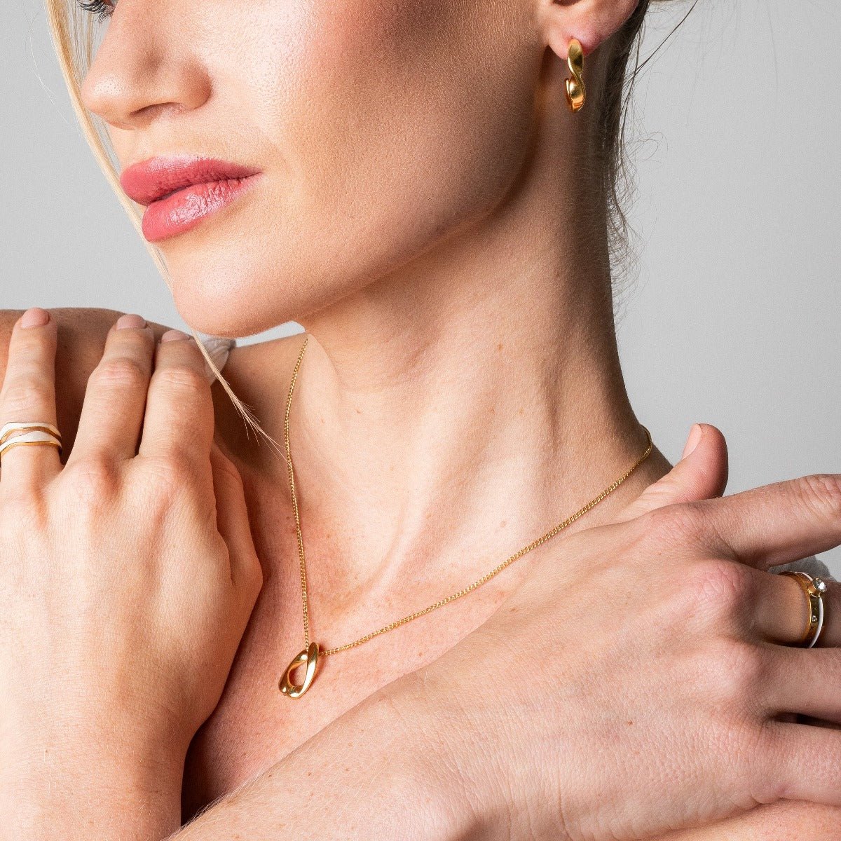Necklace Link Pendant 18K Gold-Plated in 18K gold-plated – Meiva necklace view 4