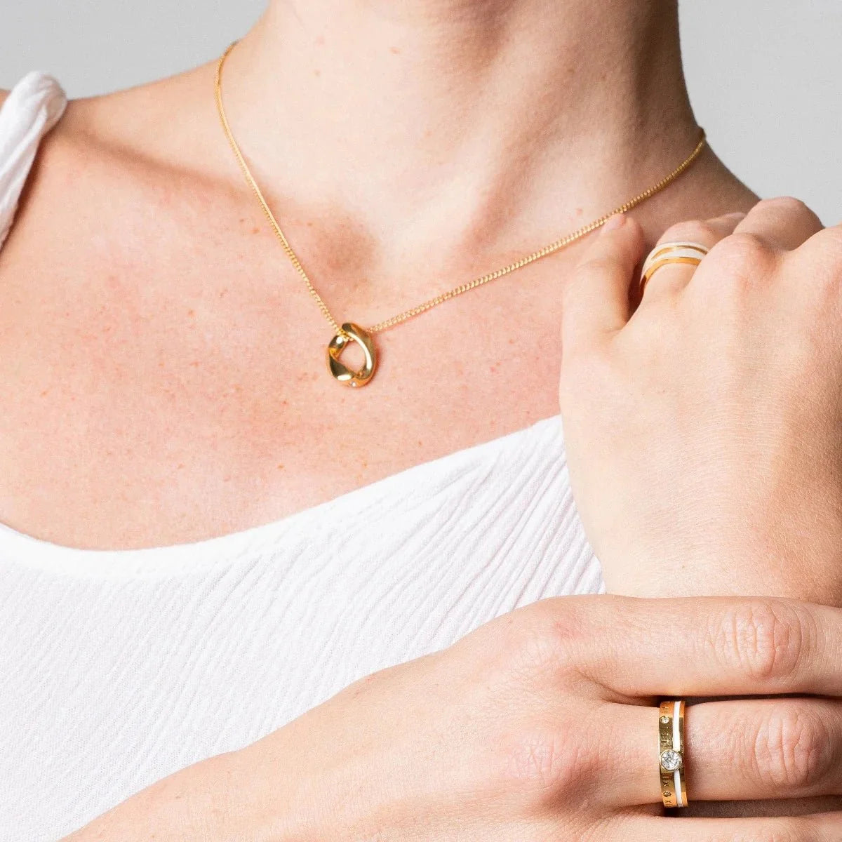 Necklace Link Pendant 18K Gold-Plated in 18K gold-plated – Meiva necklace view 5