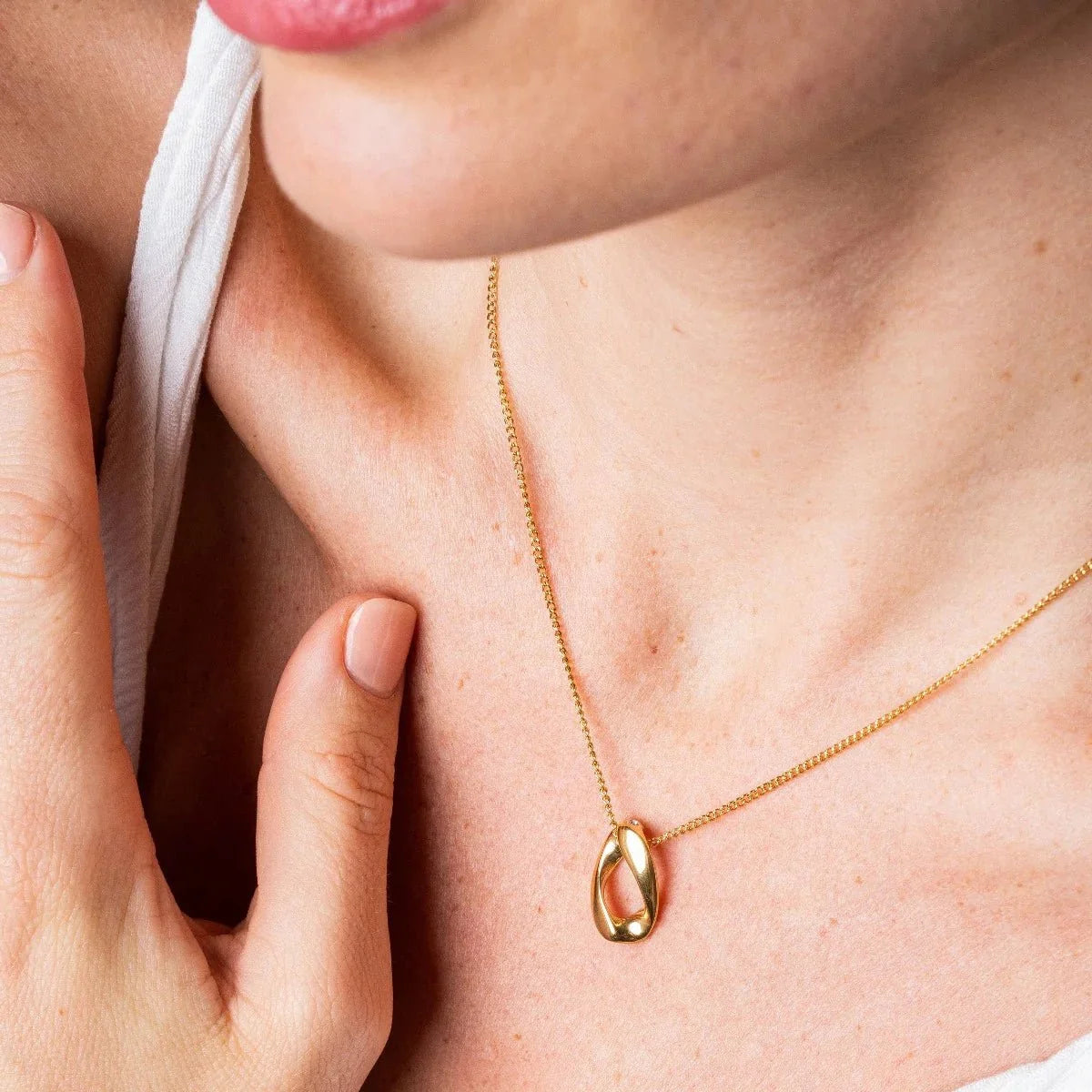 Necklace Link Pendant 18K Gold-Plated in 18K gold-plated – Meiva necklace view 6