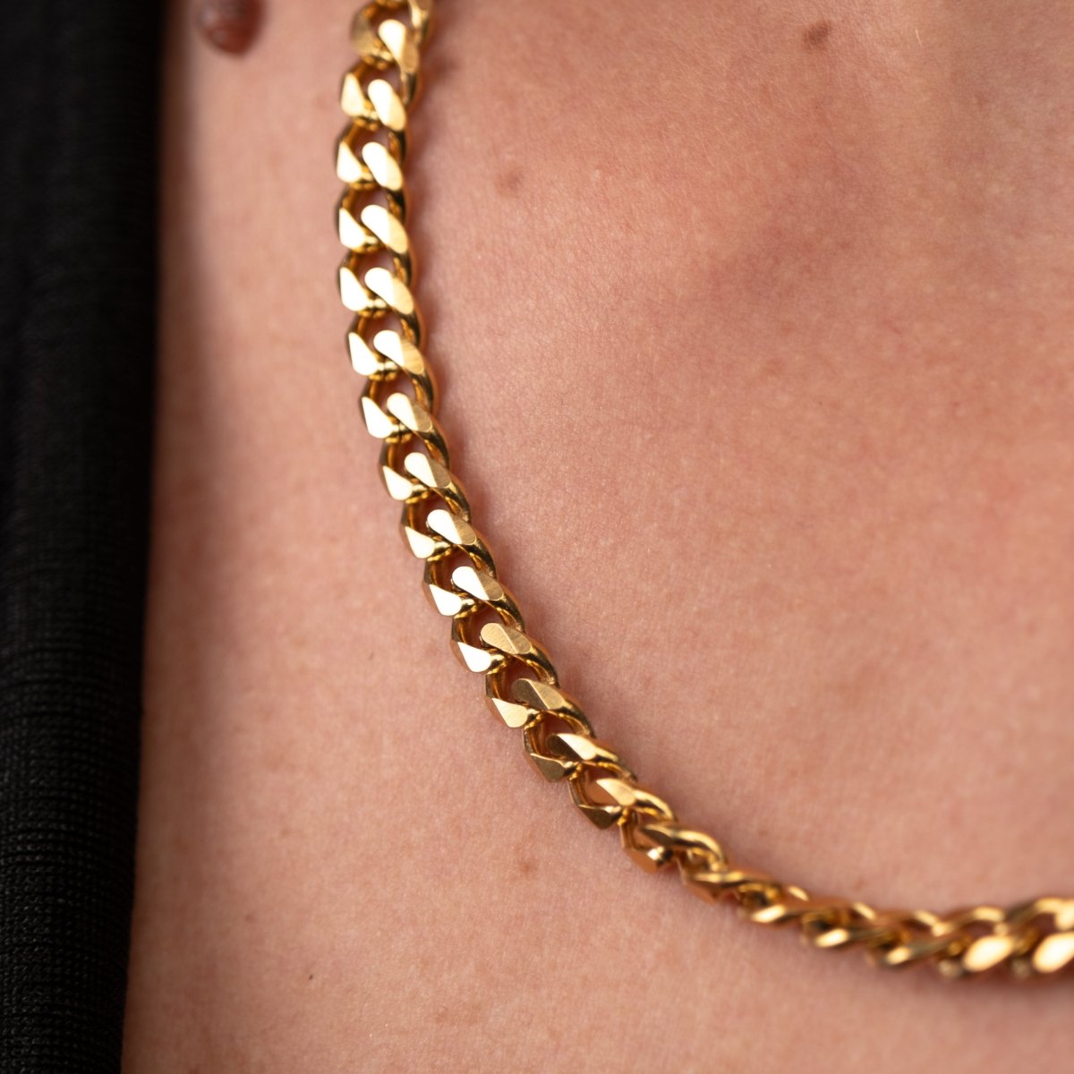 Necklace Selenza Cuban Chain 18K Gold-Plated in 18K gold-plated – Meiva necklace view 11