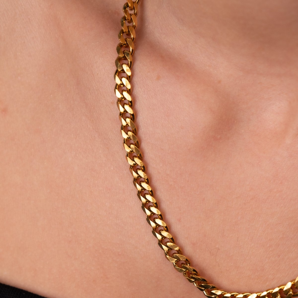Necklace Selenza Cuban Chain 18K Gold-Plated in 18K gold-plated – Meiva necklace view 3
