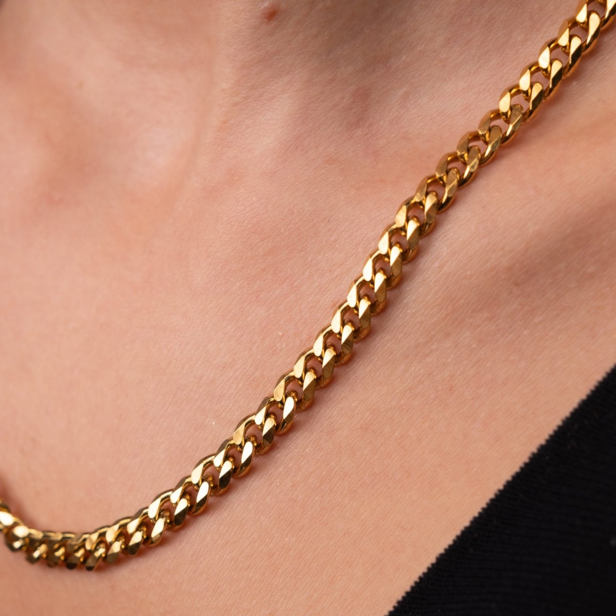 Necklace Selenza Cuban Chain 18K Gold-Plated in 18K gold-plated – Meiva necklace view 4