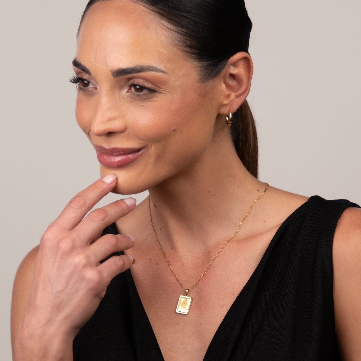 Necklace Sunrise with Sunrise Pendant 18K Gold-Plated in 18K gold-plated – Meiva necklace view 4