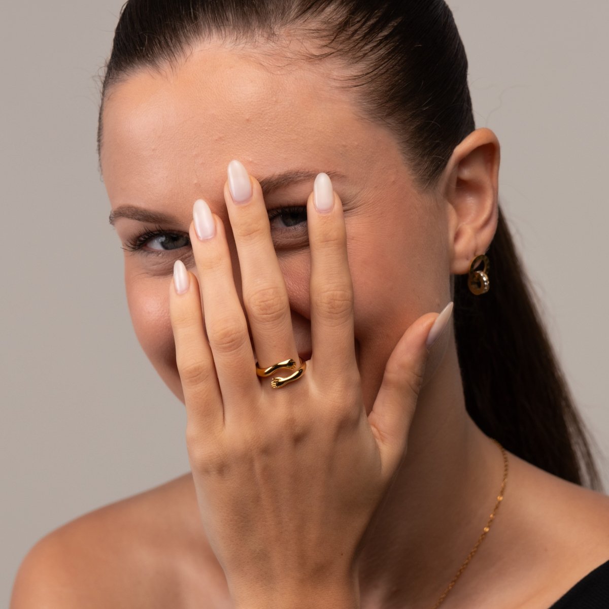 Ring Hug 18K Gold Plated in 18K gold-plated – Meiva ring view 11