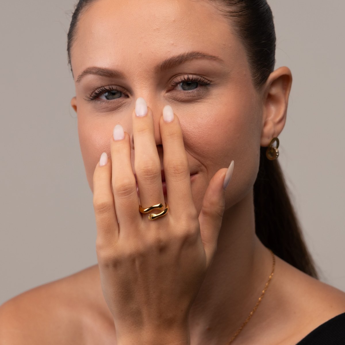 Ring Hug 18K Gold Plated in 18K gold-plated – Meiva ring view 12
