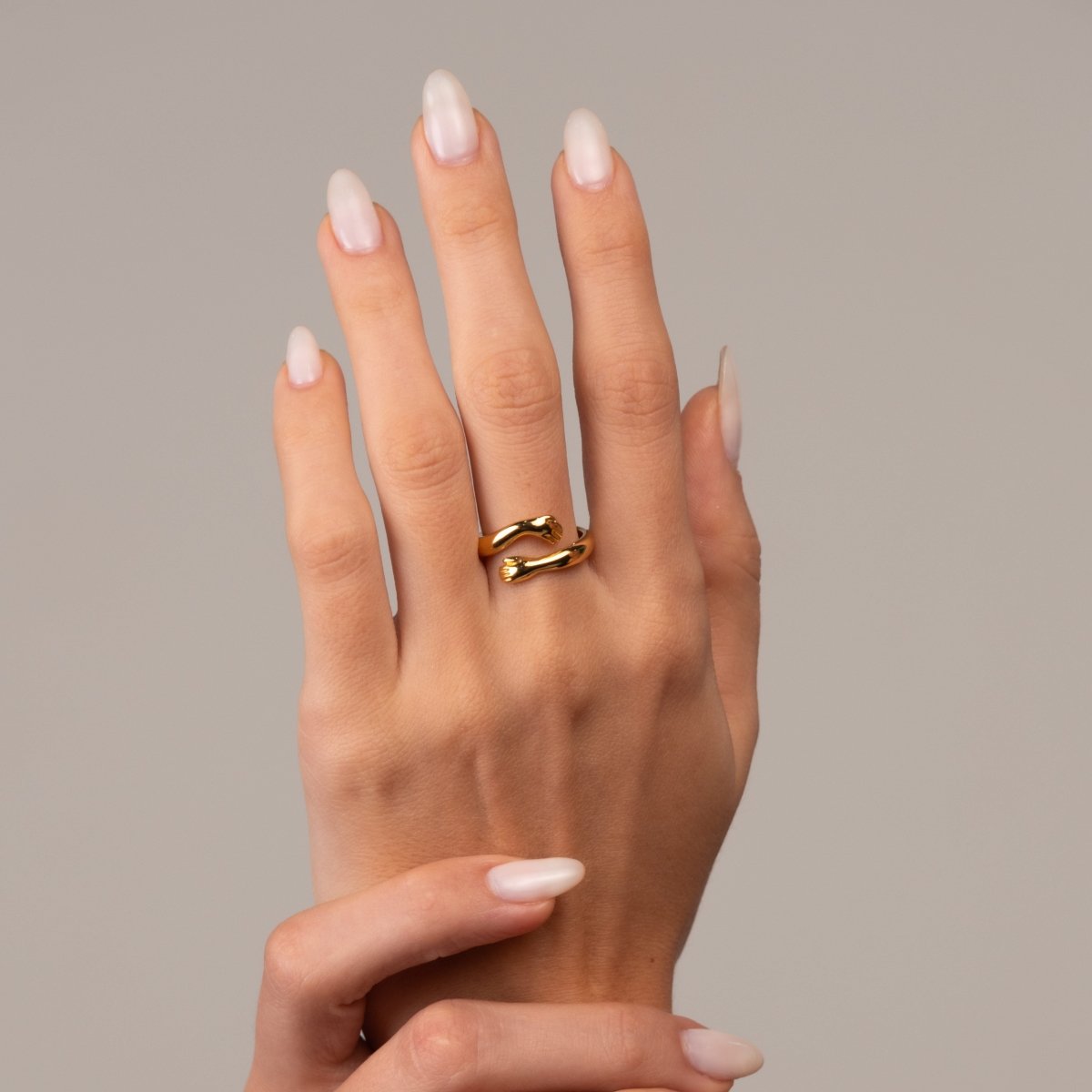 Ring Hug 18K Gold Plated in 18K gold-plated – Meiva ring view 3
