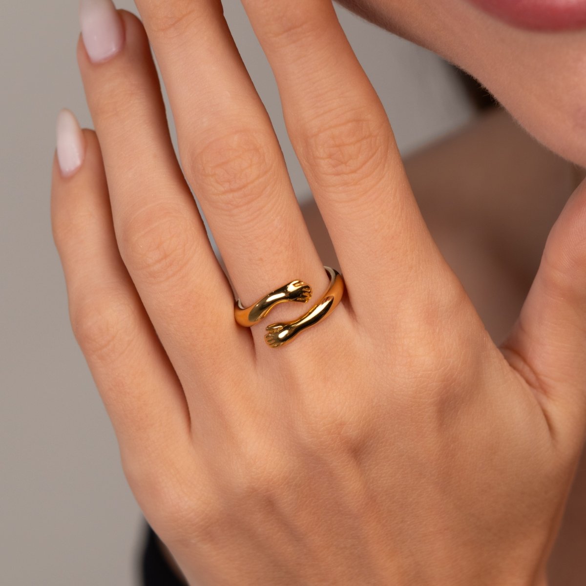 Ring Hug 18K Gold Plated in 18K gold-plated – Meiva ring view 4
