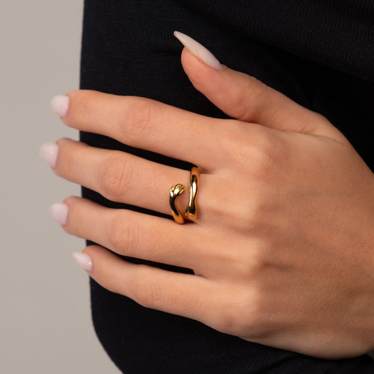 Ring Hug 18K Gold Plated in 18K gold-plated – Meiva ring view 5